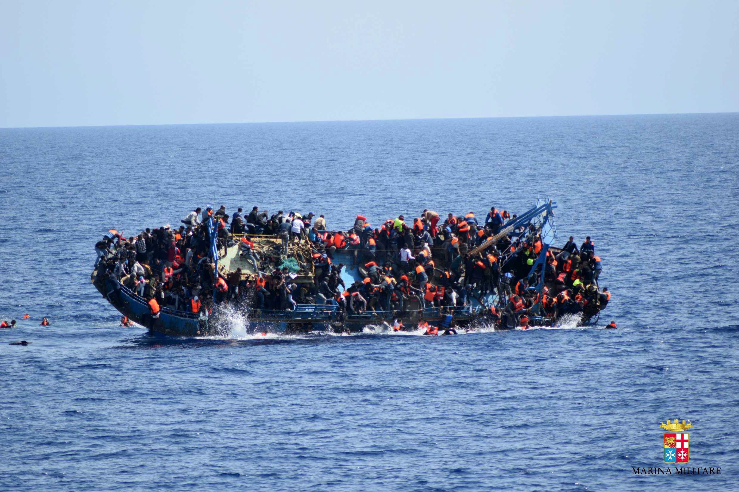 Προσφυγικό ναυάγιο στη Λιβύη: Δεκάδες νεκροί και αγνοούμενοι