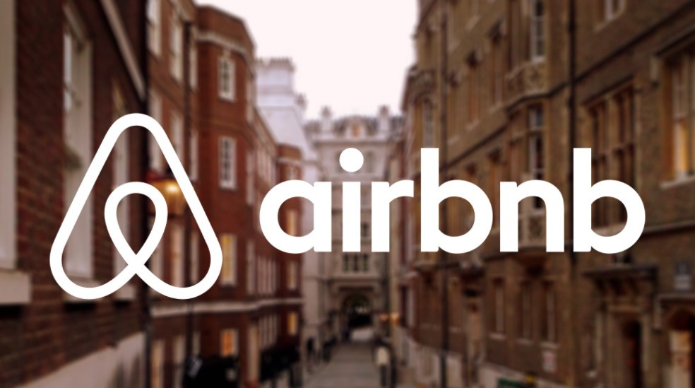 Οι δυο όψεις του Airbnb: Ξενοδόχοι vs κατασκευαστών