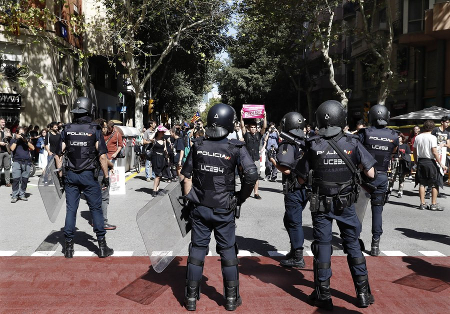 Χιλιάδες αστυνομικοί στο δρόμο για την Καταλονία προκειμένου να μην γίνει το δημοψήφισμα