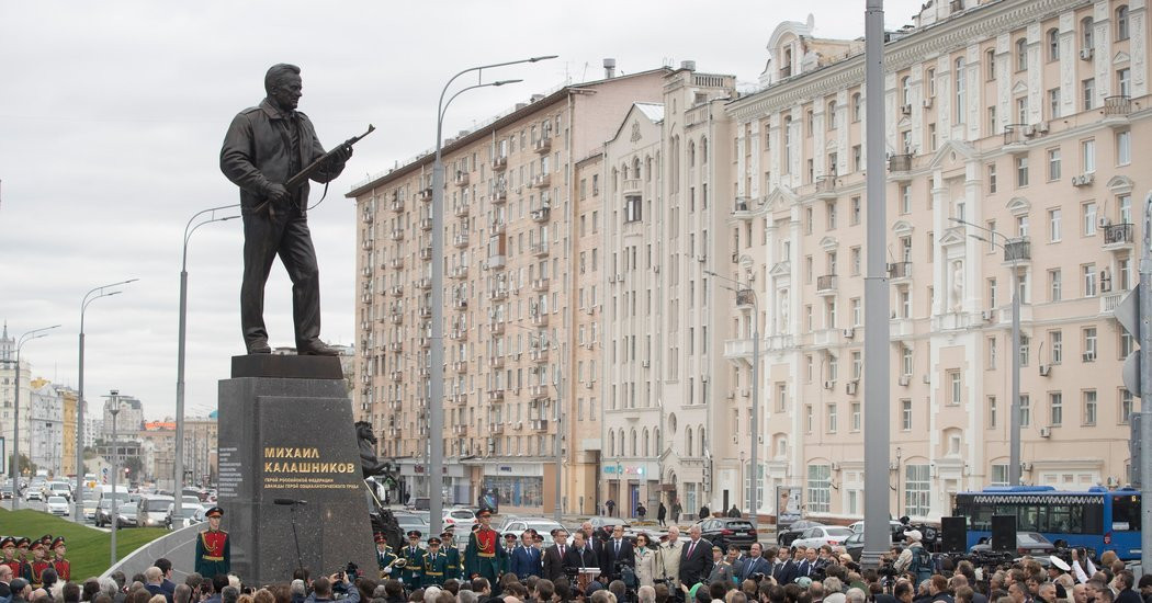 Τι εξόργισε τους Ρώσους στο μνημείο του θρυλικού Καλάσνικοφ [Βίντεο]