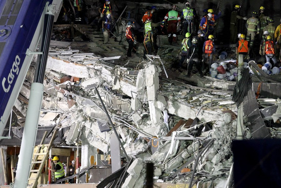 Μεξικό: Συνεχίζονται οι έρευνες για επιζώντες πέντε μέρες μετά τον σεισμό – Στους 319 οι νεκροί