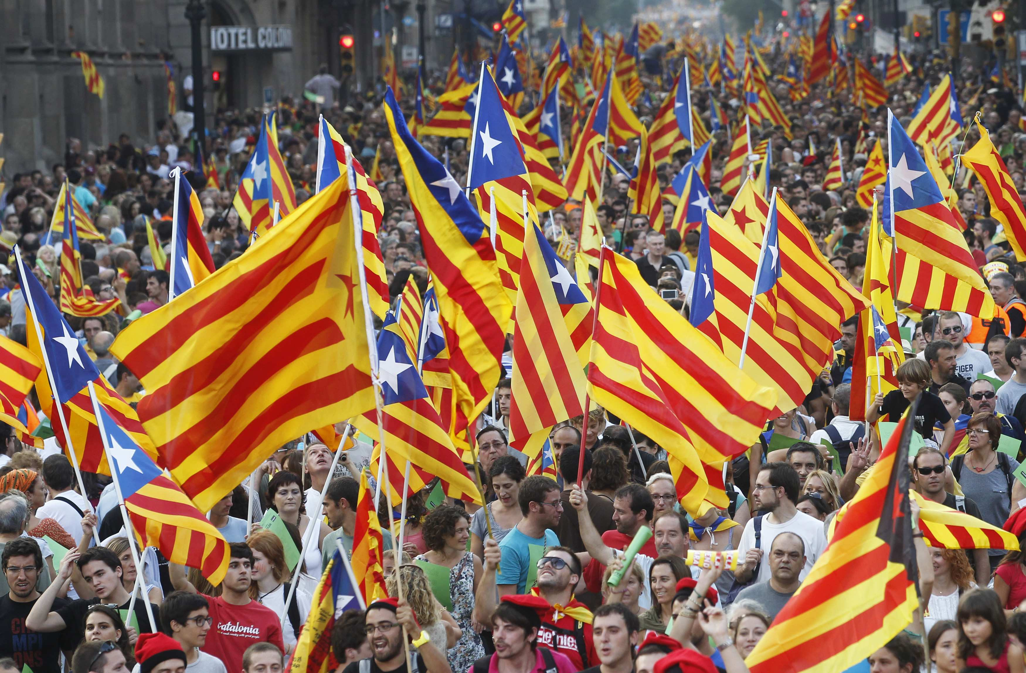 Μαδρίτη: «Πάρτι απόσχισης» μπορούν να κάνουν οι Καταλανοί, όχι όμως δημοψήφισμα