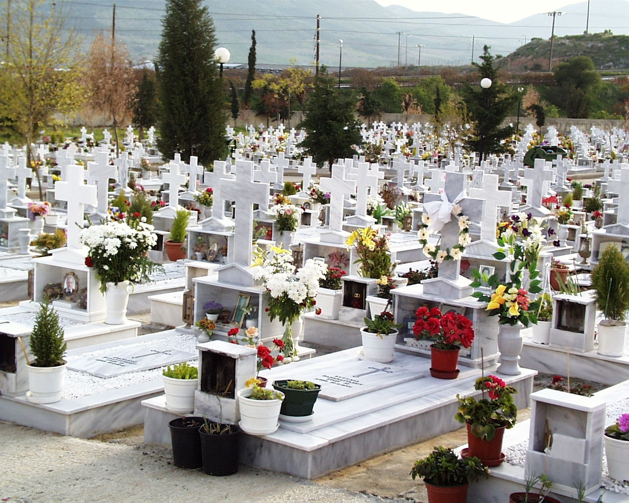 Ο Δήμος Παιονίας τον κάλεσε να πληρώσει προκαταβολικά για τον τάφο του