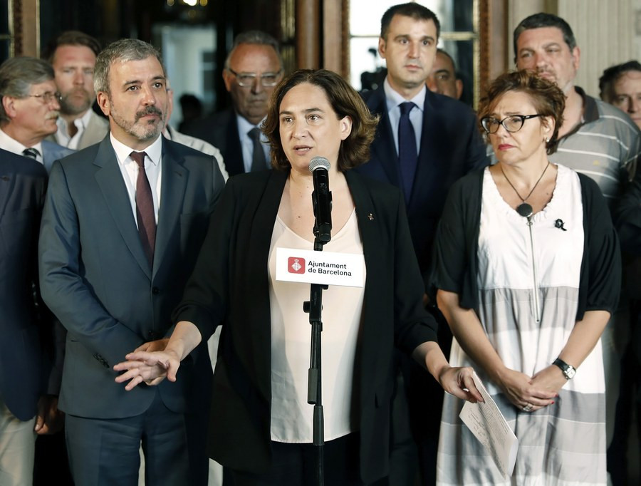 Την παραίτηση Ραχόι ζητά η δήμαρχος Βαρκελώνης