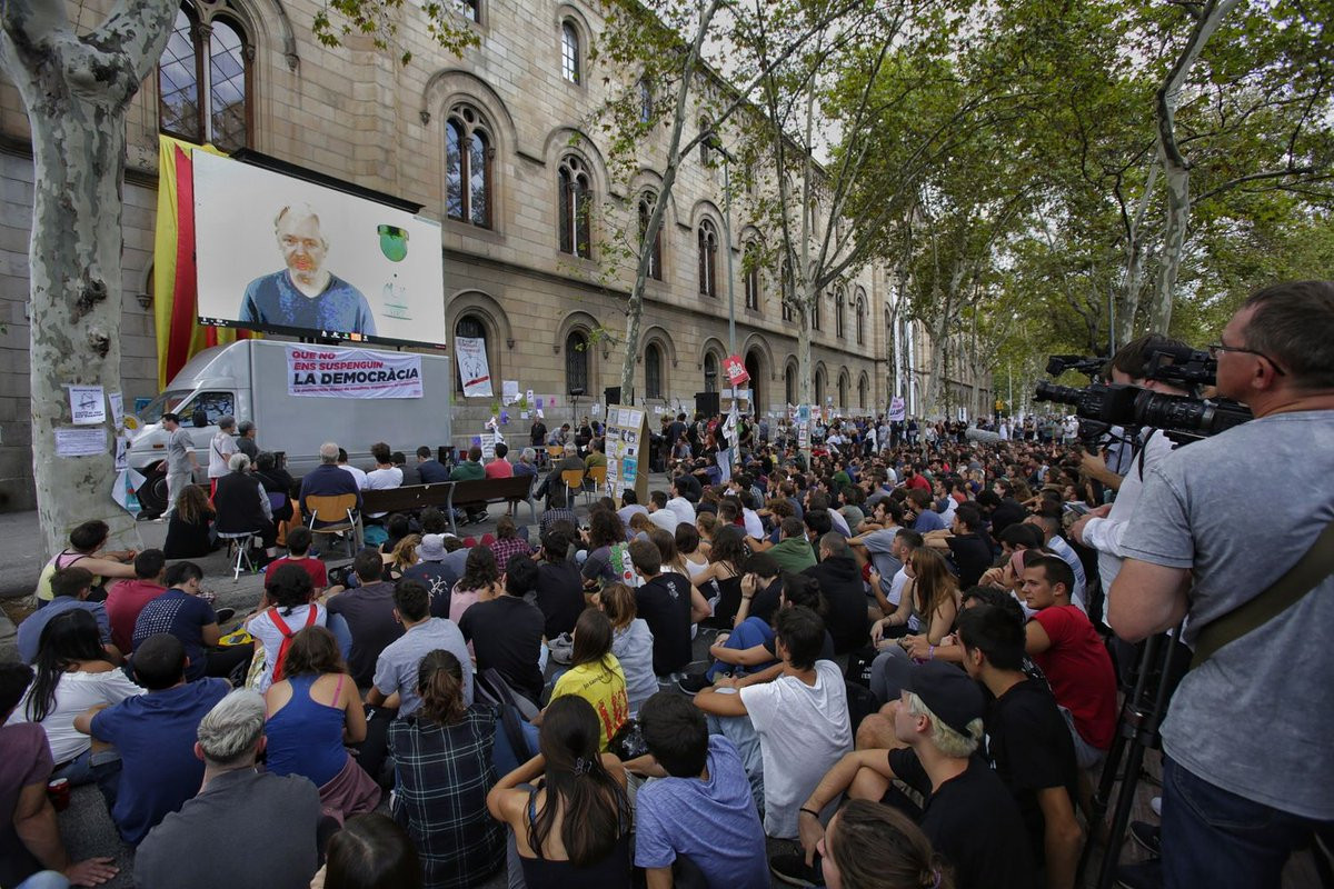 Τζούλιαν Ασάνζ στην ΕΕ για Καταλονία: Ενεργοποιήστε το άρθρο 7 και αποβάλετε την Ισπανία