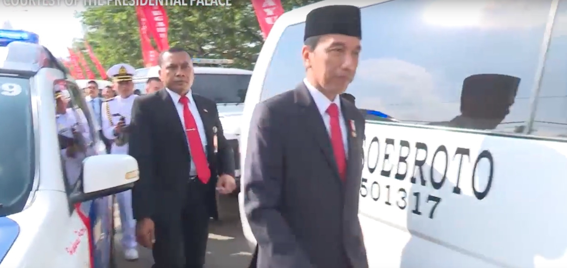 Ο Ινδονήσιος πρόεδρος μποτιλιαρίστηκε και το πήγε ποδαράτο [Βίντεο]