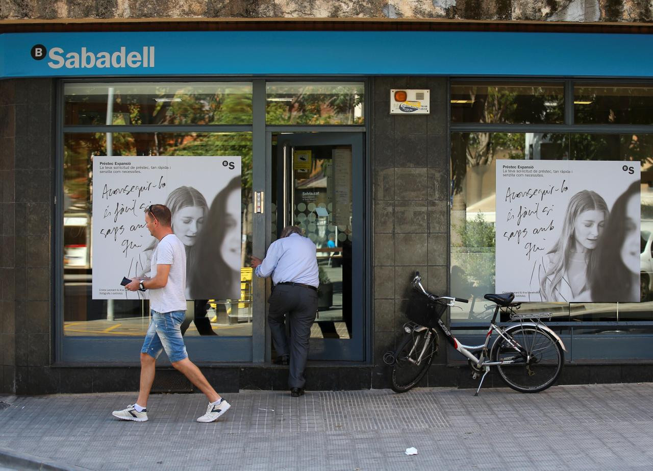 Banco de Sabadel: Η πέμπτη μεγαλύτερη τράπεζα της Ισπανίας φεύγει από την Καταλονία