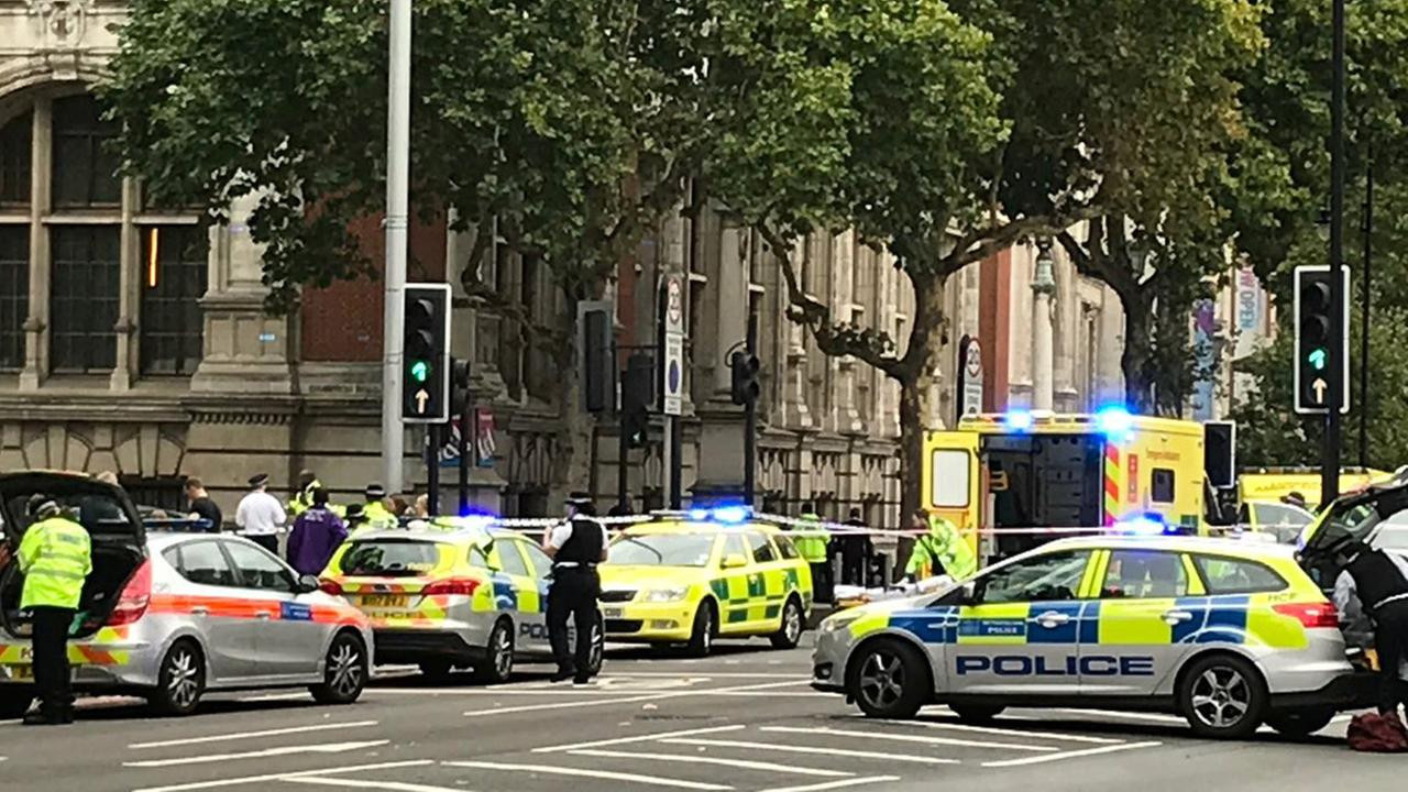 Αυτοκίνητο έπεσε πάνω σε πλήθος, έξω από το Μουσείο Εθνικής Ιστορίας στο Λονδίνο