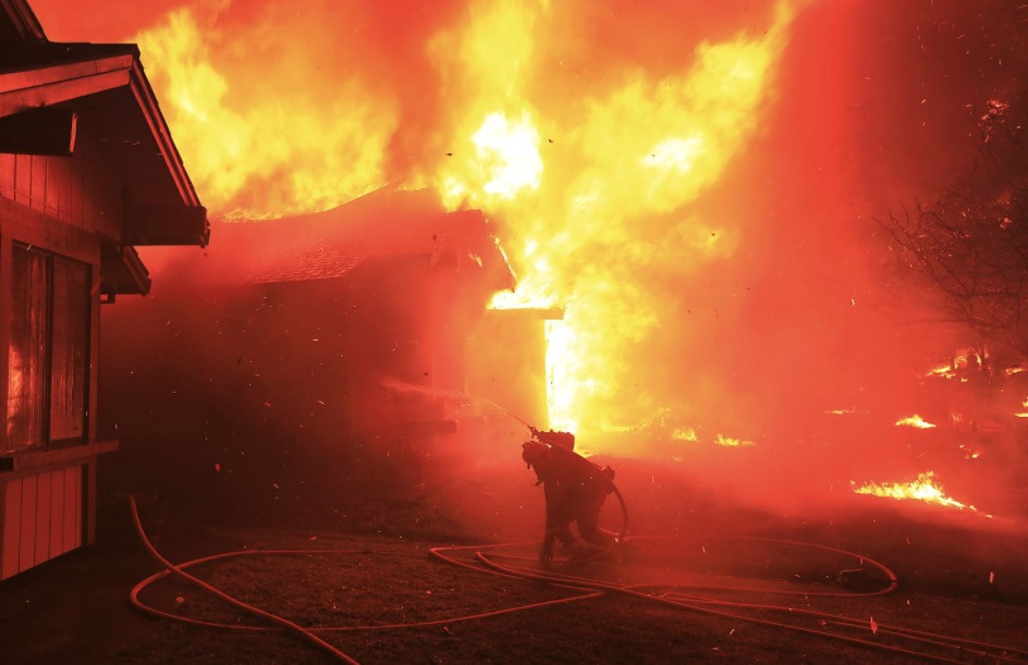 Δραματικές ώρες στην Καλιφόρνια: 15 νεκροί και πάνω από 100 αγνοούμενοι από τις πυρκαγιές [ΒΙΝΤΕΟ]