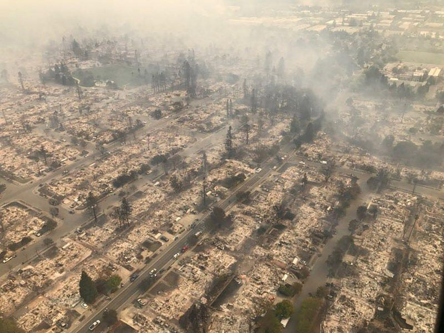 Ασταμάτητη η πύρινη λαίλαπα στην Καλιφόρνια: 23 νεκροί, 500 αγνοούμενοι – 3.500 σπίτια καταστράφηκαν