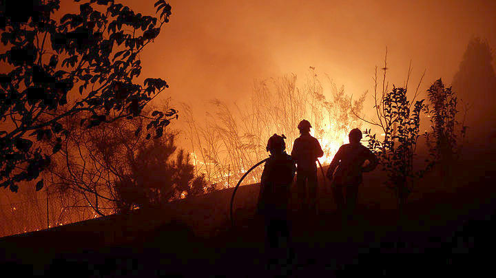Πορτογαλία: Τουλάχιστον 3 νεκροί από 440 πυρκαγιές