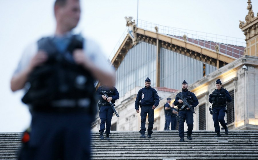 Γαλλία: Ακροδεξιοί σχεδίαζαν δολοφονίες πολιτικών και μεταναστών – Δέκα συλλήψεις