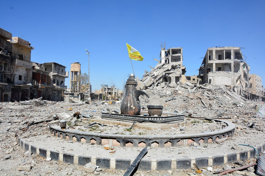 «Ιστορική νίκη» του αραβοκουρδικού συνασπισμού που έδιωξε τον ISIS από τη Ράκα