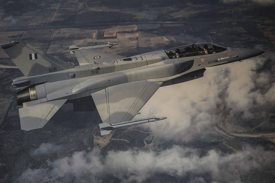 Πολιτικές «αερομαχίες» για τα F16