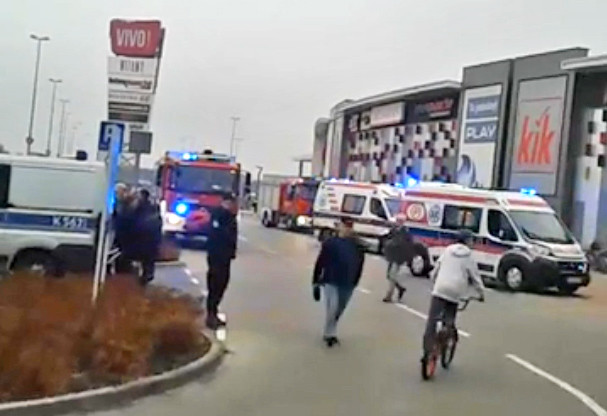 Επίθεση με μαχαίρι σε εμπορικό κέντρο στην Πολωνία – Μία νεκρή, 8 τραυματίες [BINTEO]