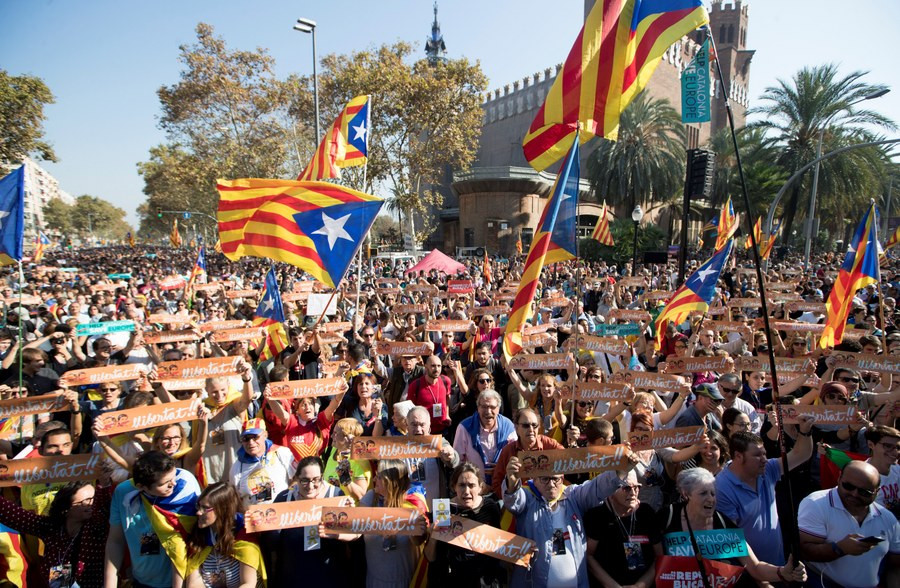 Η Καταλονία κήρυξε την ανεξαρτησία της και η Μαδρίτη την έθεσε «υπό κηδεμονία»