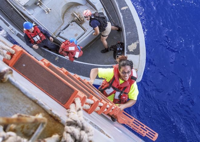 Πέντε μήνες χαμένες στον ωκεανό και διασώθηκαν [Βίντεο]