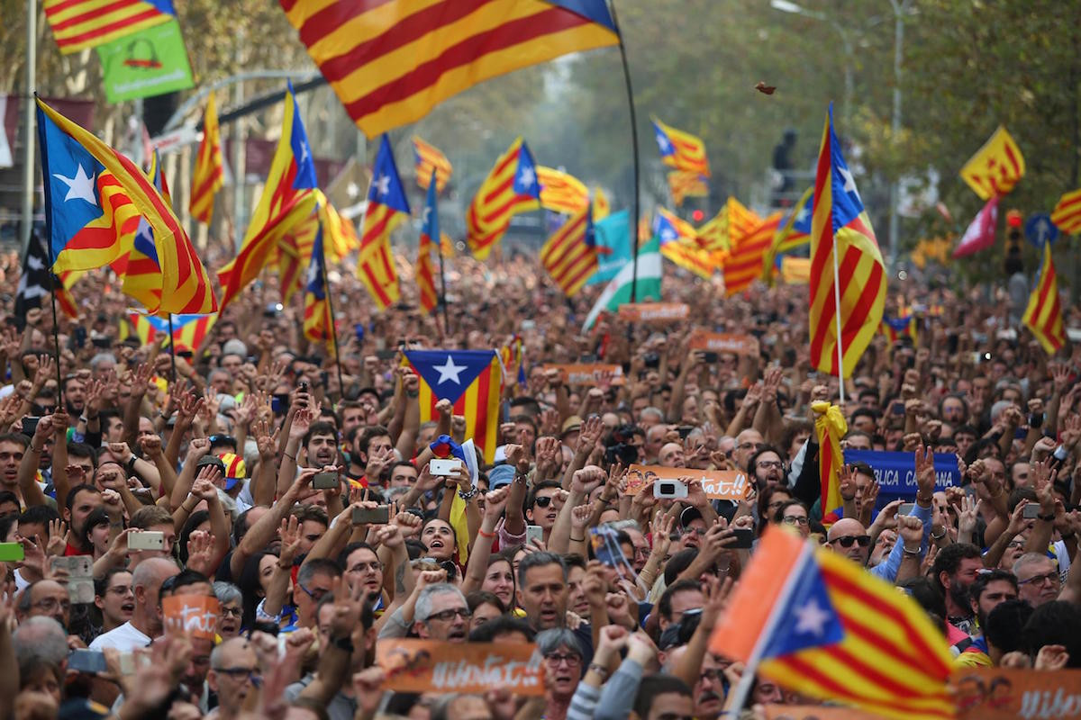 Στους δρόμους οι Καταλανοί μετά την ανακήρυξη της ανεξαρτησίας [Φωτό