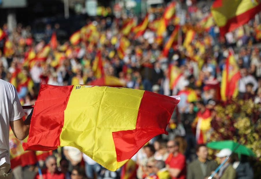 Κατά της απόσχισης της Καταλονίας διαδήλωσαν στη Μαδρίτη [BINTEO]
