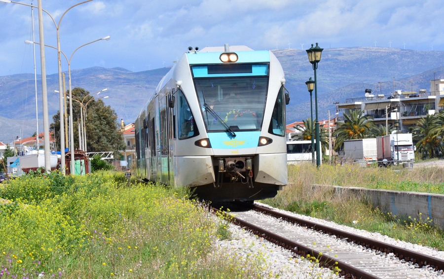 Η ΤΡΑΙΝΟΣΕ «καρφώνει» ΟΑΣΑ και εκδίδει χάρτινα εισιτήρια