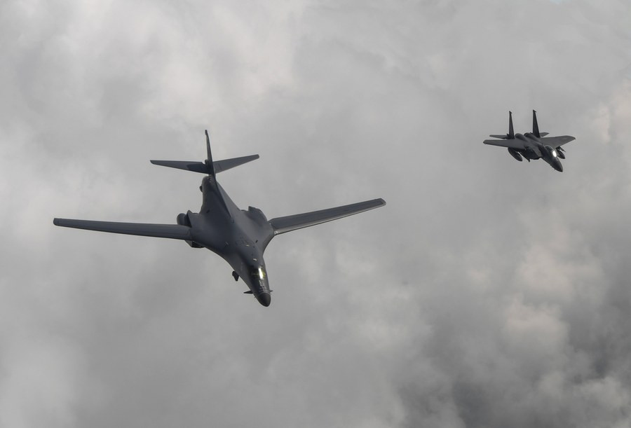 ‘Ασκηση… νεύρων: Αμερικανικά βομβαρδιστικά πέταξαν πάνω από την κορεατική χερσόνησο