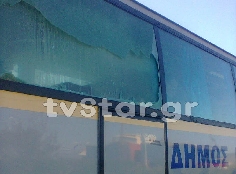 Θήβα: Επίθεση με πέτρες σε τουριστικό λεωφορείο