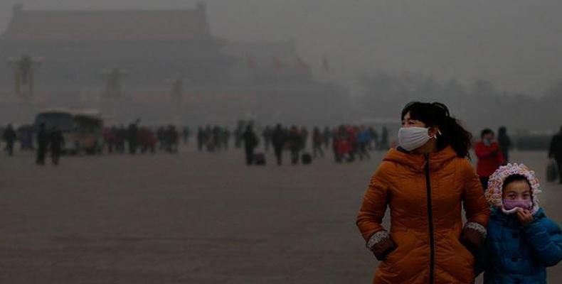 «Πορτοκαλί συναγερμός» στο Πεκίνο λόγω ατμοσφαιρικής ρύπανσης