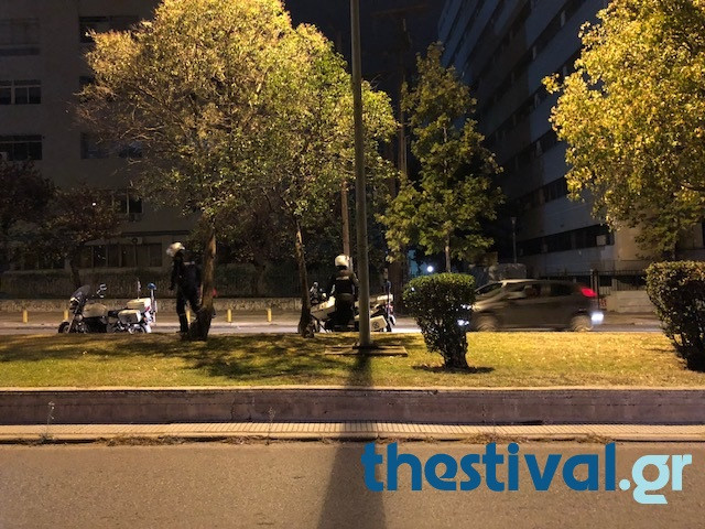 Θεσσαλονίκη: Επίθεση με μολότοφ σε κλούβα των ΜΑΤ