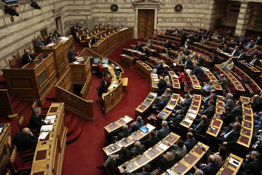 Γραφείο Προϋπολογισμού: Η Ελλάδα σε τροχιά εξόδου από την κρίση, αλλά…