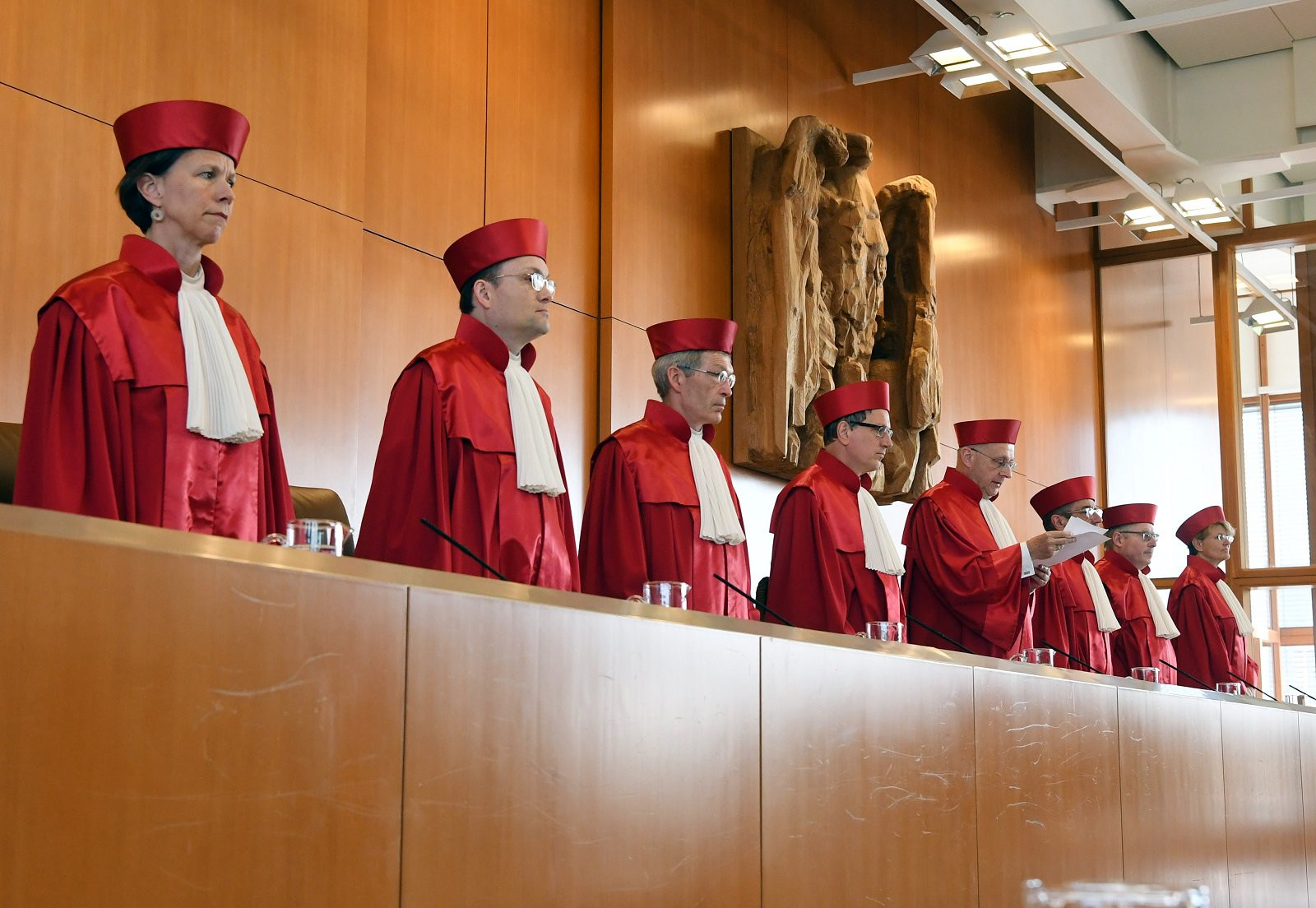 Η γερμανική δικαιοσύνη ζήτησε να θεσμοθετηθεί «τρίτο φύλο» στα πιστοποιητικά γέννησης