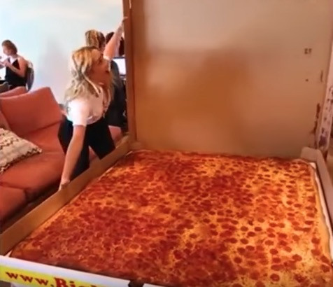 Η μεγαλύτερη πίτσα του κόσμου [ΒΙΝΤΕΟ]