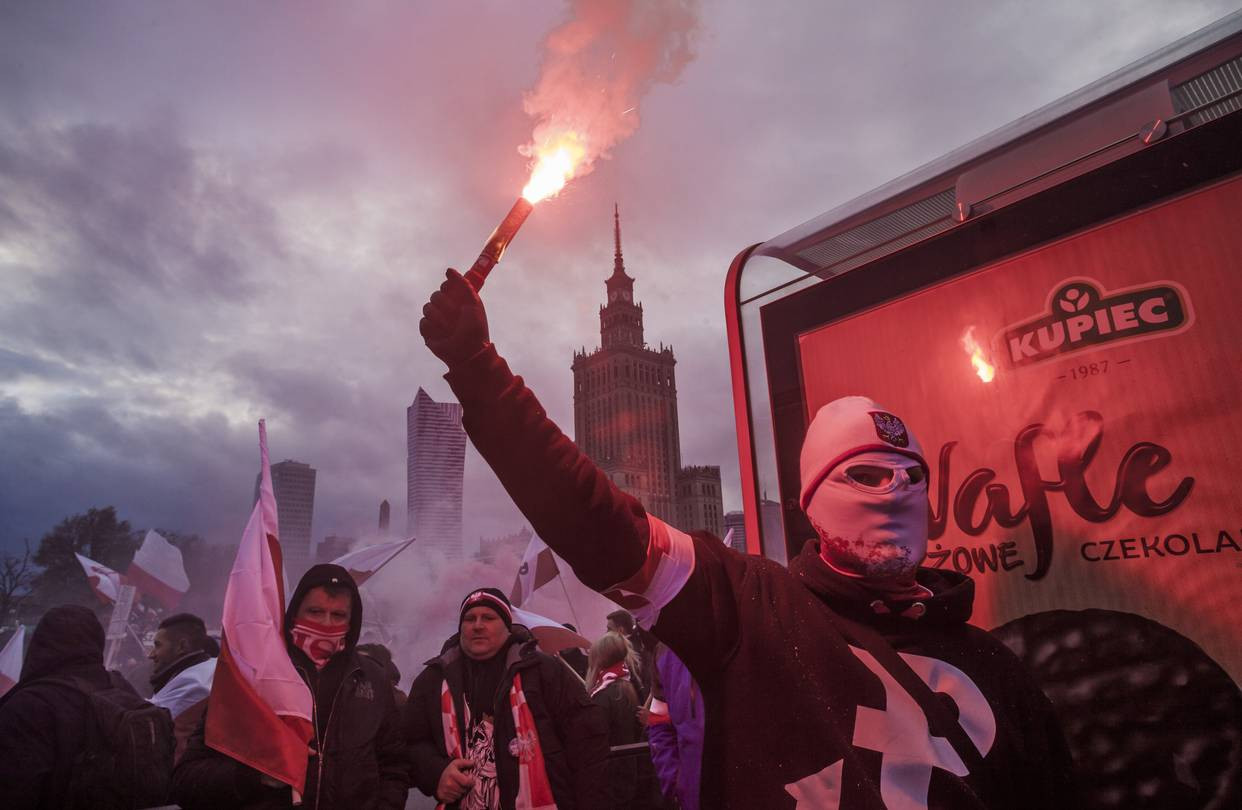 Χιλιάδες εθνικιστές διαδήλωσαν για «Λευκή Ευρώπη» στην Πολωνία