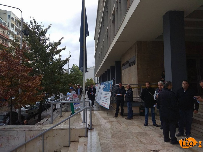 Οπαδοί του Σώρρα μαζεύτηκαν έξω από τα δικαστήρια της Θεσσαλονίκης