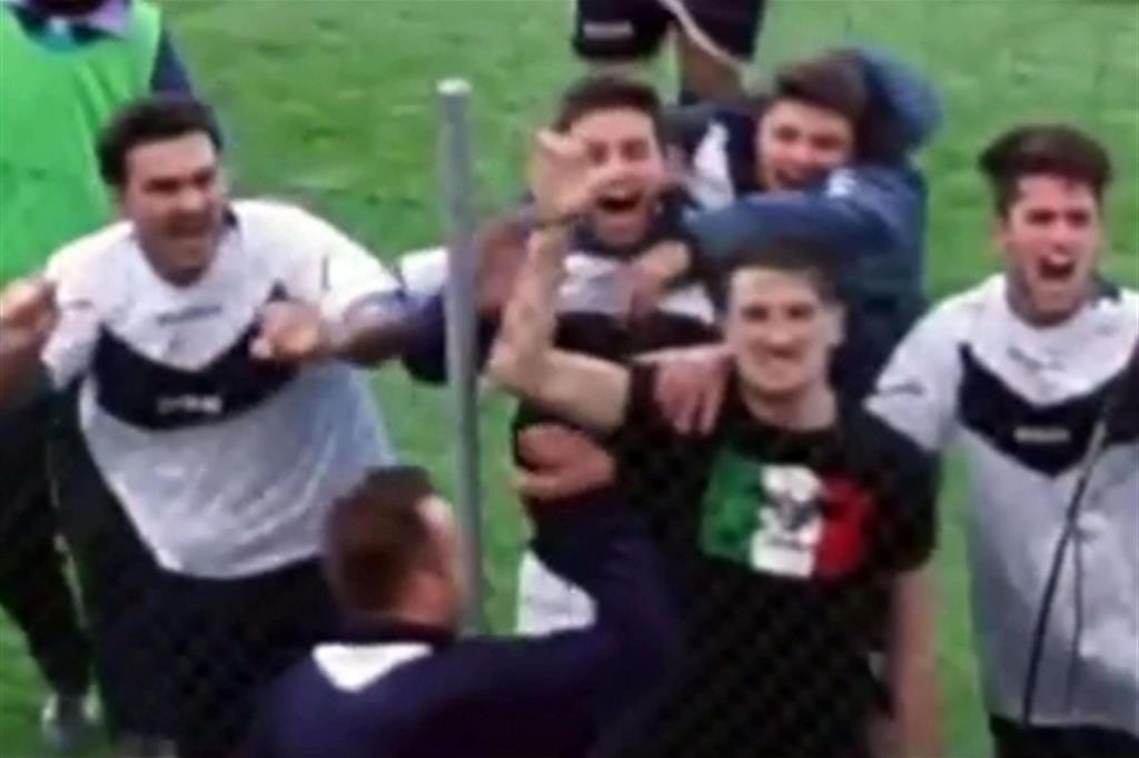 Ιταλός ποδοσφαιριστής χαιρέτησε φασιστικά σε περιοχή όπου οι ναζί είχαν δολοφονήσει 995 άτομα