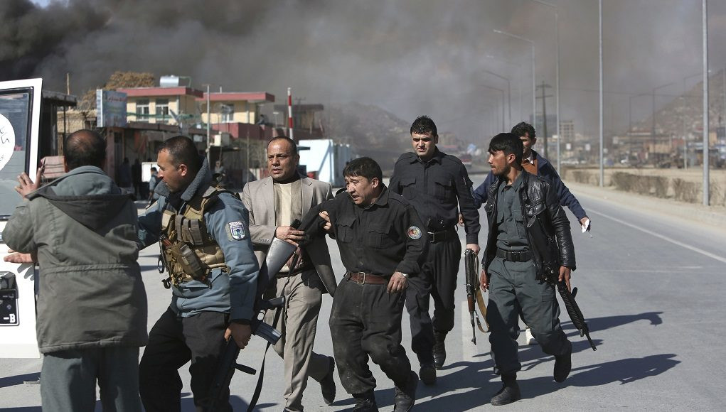 Αιματηρές επιθέσεις των Ταλιμπάν-Δεκάδες οι νεκροί