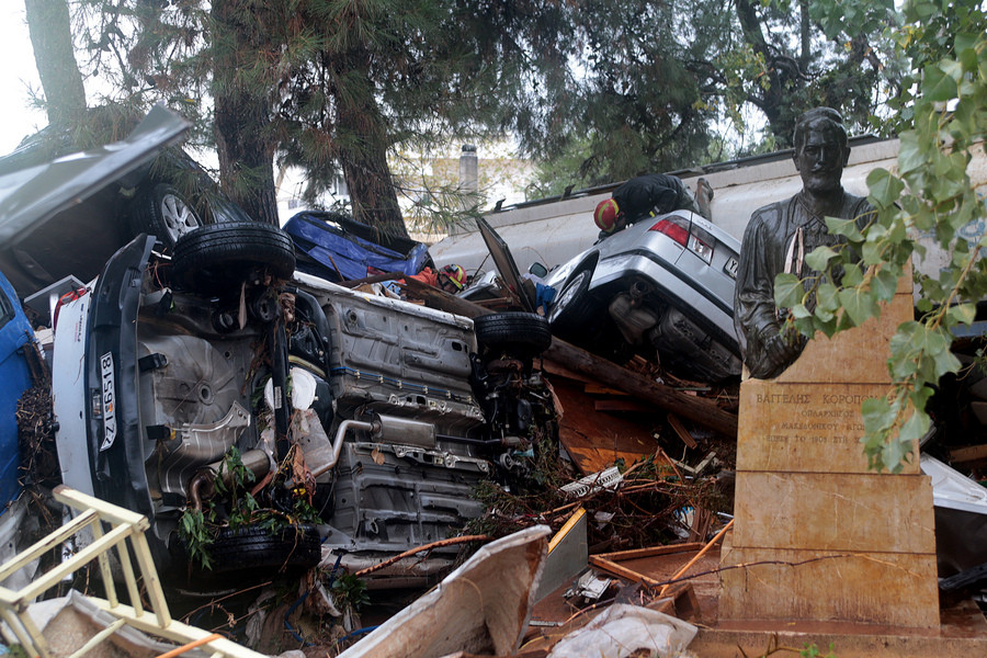 Νεκροί 15 άνθρωποι από τη φονική καταιγίδα: Βιβλική καταστροφή στη Δυτ. Αττική