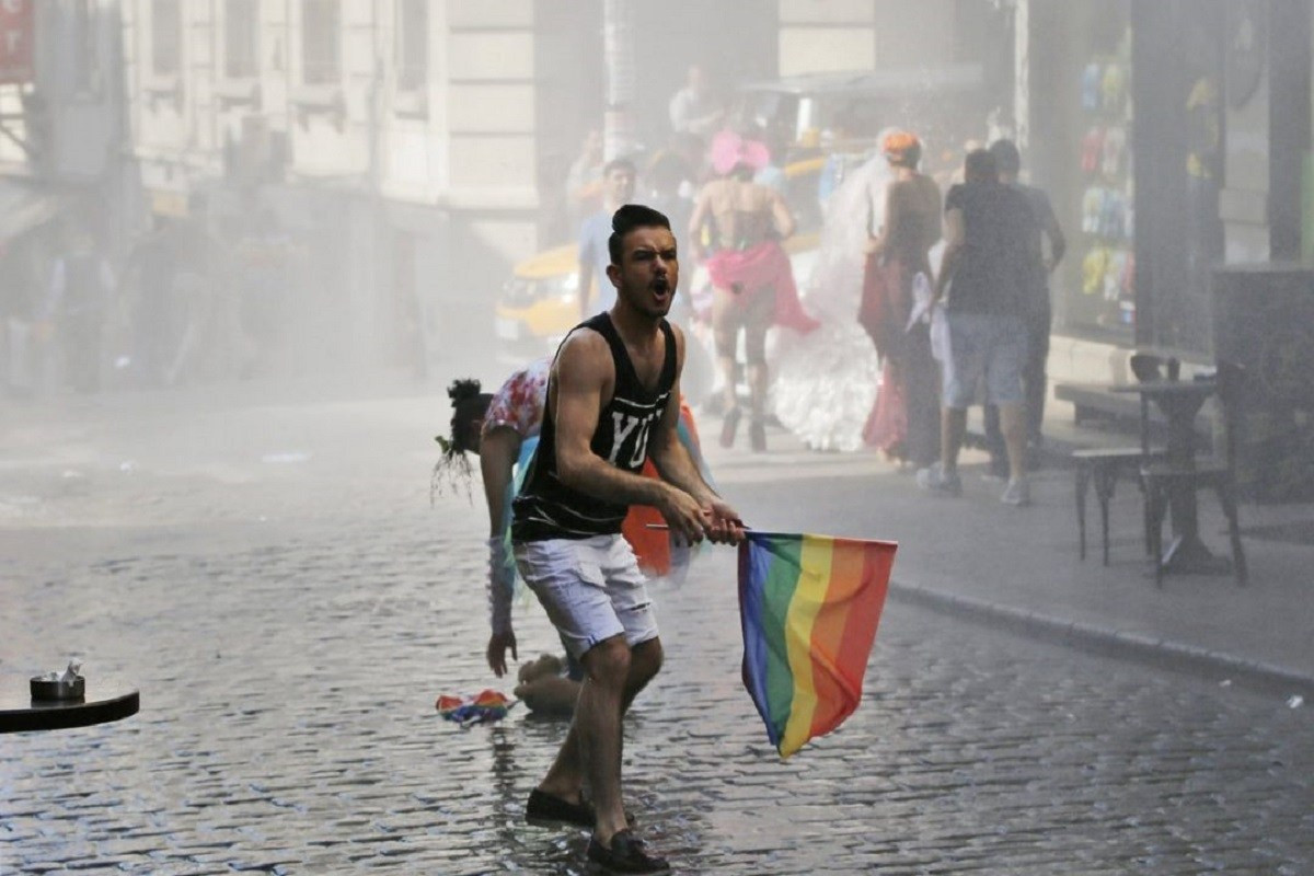 Ομοφυλόφιλοι υπό διωγμό στην ‘Αγκυρα: Απαγορεύονται ταινίες και εκθέσεις για gay