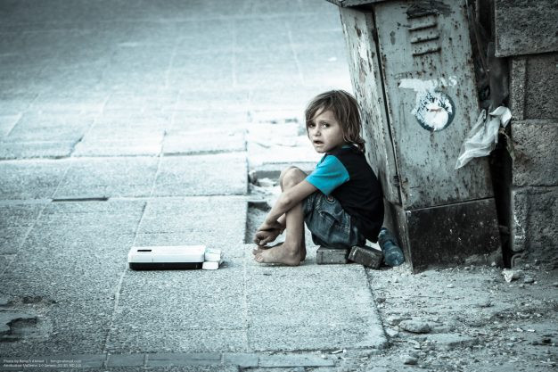 Eurostat: Το 37,5% των παιδιών στην Ελλάδα κινδυνεύει από φτώχεια