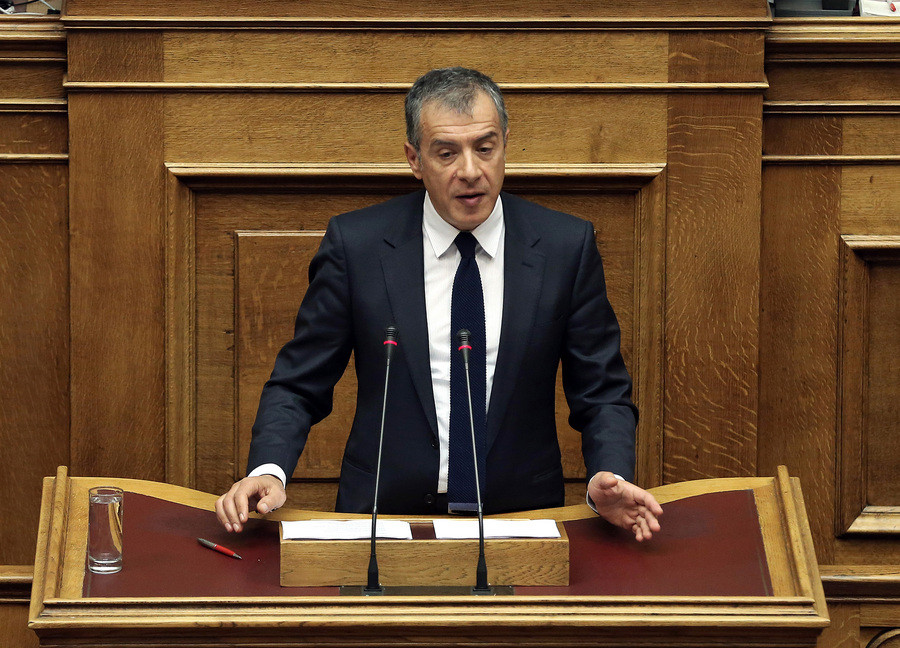Θεοδωράκης: Δεν θα στερήσουμε το καρβέλι από τους πολίτες