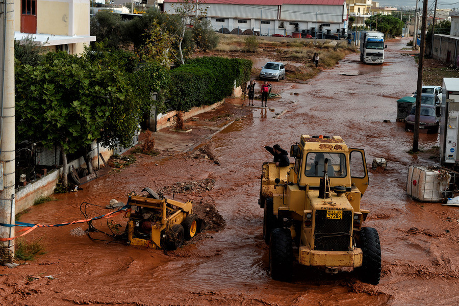 Φονική καταιγίδα στη Μάνδρα: Έριξε σε 7 ώρες το 40% της ετήσιας βροχής
