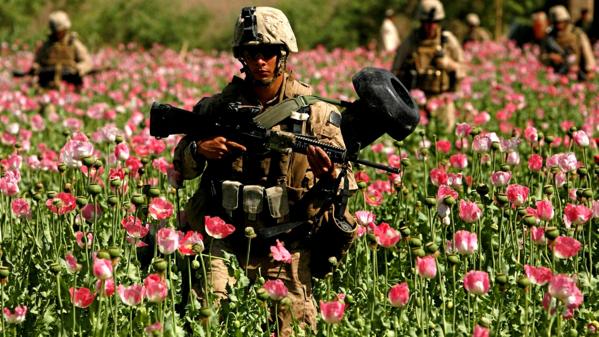 Η βύθιση των ΗΠΑ στην οπιούχα «άβυσσο» του Αφγανιστάν