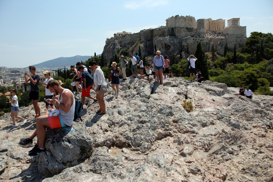 Πόσοι τουρίστες ήρθαν στην Ελλάδα και ποια τα έσοδα