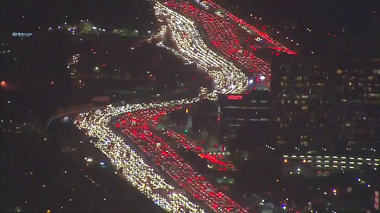 Πανικός στους δρόμους του Λος Άντζελες την Ημέρα των Ευχαριστιών [ΒΙΝΤΕΟ]