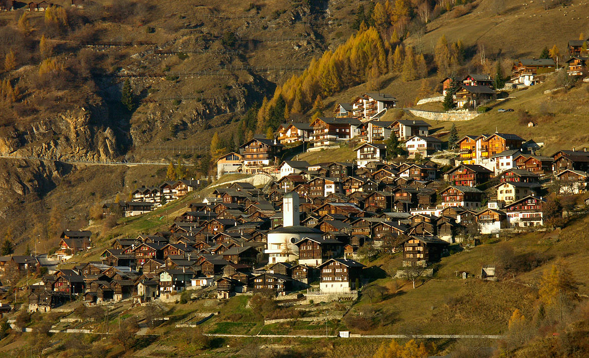 Χωριό στην Ελβετία προσφέρει 21.500 ευρώ σε όποιον θέλει να εγκατασταθεί εκεί