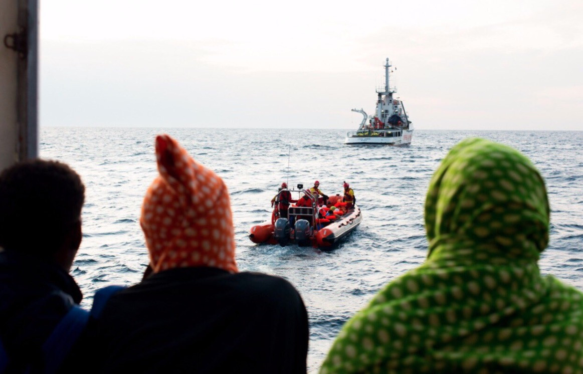 Διασώθηκαν 1500 μετανάστες ανοιχτά της Λιβύης – Νεκρή μία γυναίκα