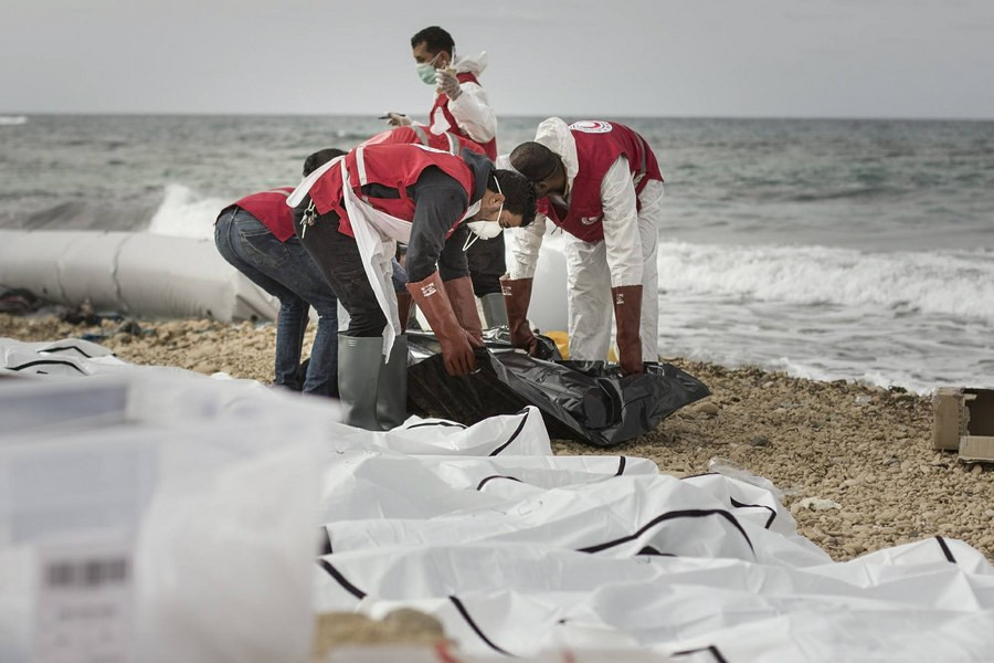 Νέο πολύνεκρο ναυάγιο στη Μεσόγειο: Τουλάχιστον 31 πρόσφυγες νεκροί