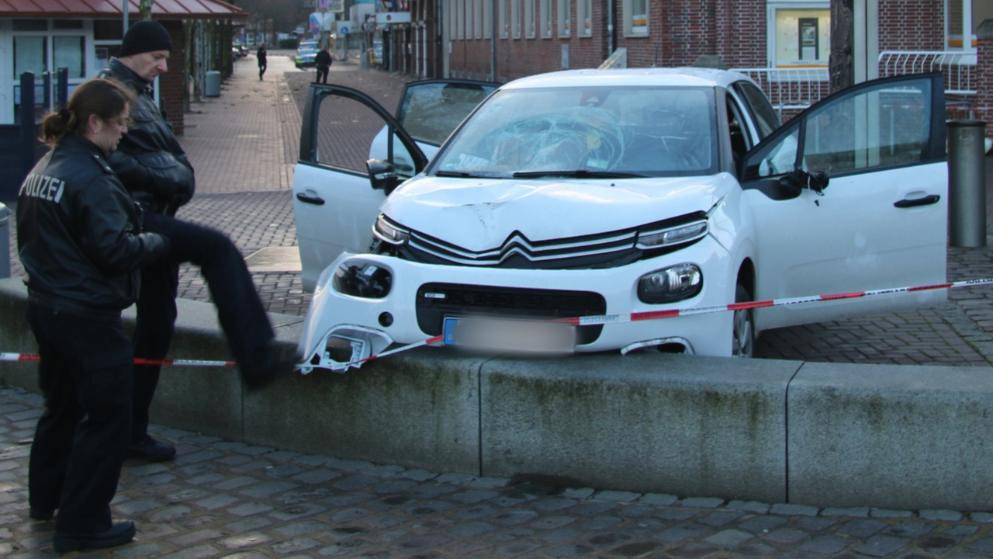 Αυτοκίνητο έπεσε πάνω σε πεζούς μπροστά από ντίσκο στη Γερμανία [ΒΙΝΤΕΟ]