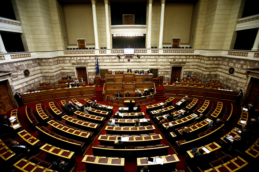 Ο «πόλεμος των βλημάτων» στη Βουλή