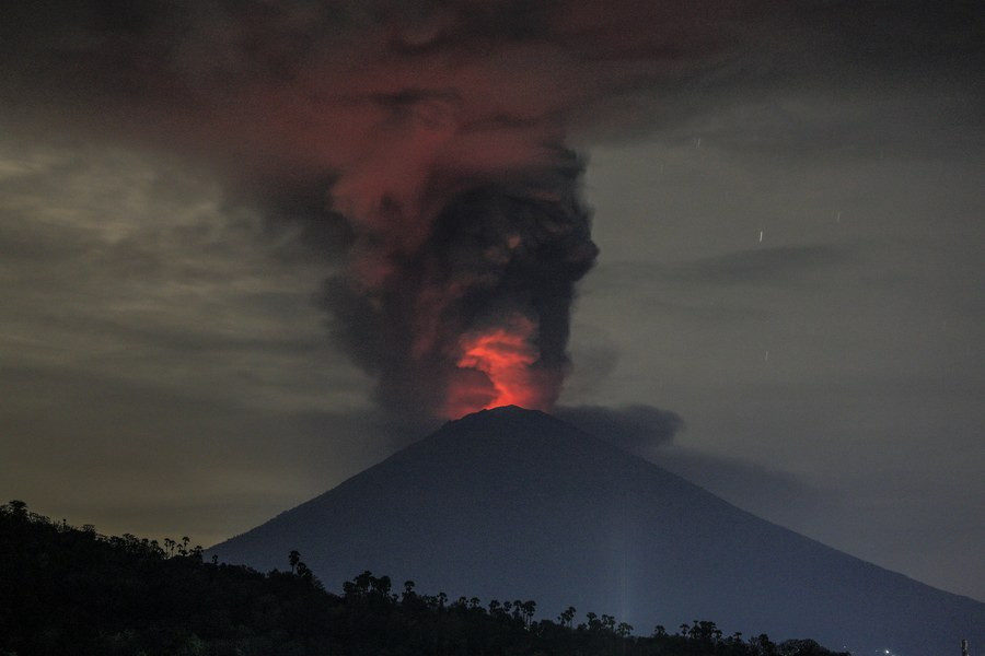 Μπαλί: Αναμένεται άμεση ηφαιστειακή έκρηξη – Μαζική εκκένωση περιοχών [Βίντεο]