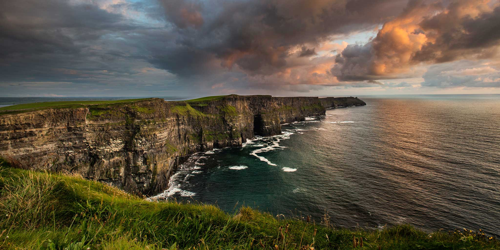 Θέα που κόβει την ανάσα: Οι εντυπωσιακοί Cliffs of Moher στην Ιρλανδία [ΦΩΤΟ+ΒΙΝΤΕΟ]